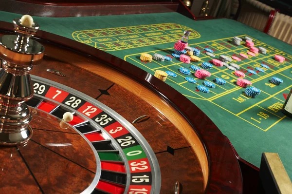 hauswin138 live dealer table with real dealers and multi-camera view