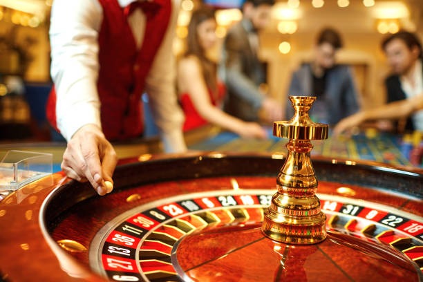 Mobile screen showing Free Bet Blackjack interface with touch controls on hauswin138